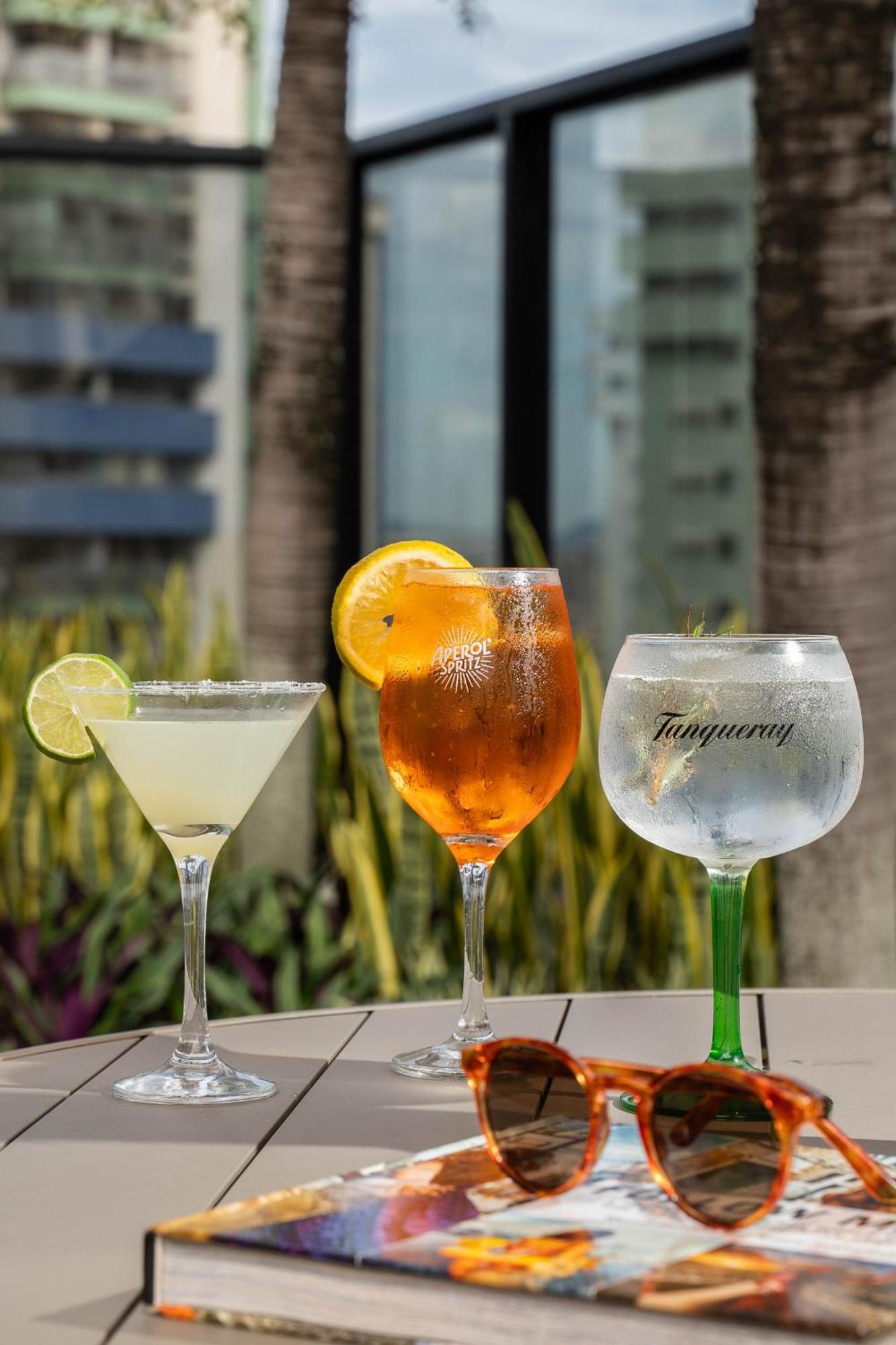 ホテル Radisson Rio De Janeiro Barra エクステリア 写真 Tanqueray, a London dry gin