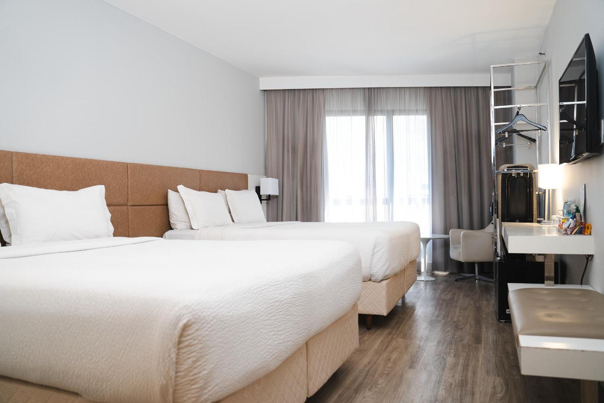 ホテル Radisson Rio De Janeiro Barra エクステリア 写真 A typical room at the hotel