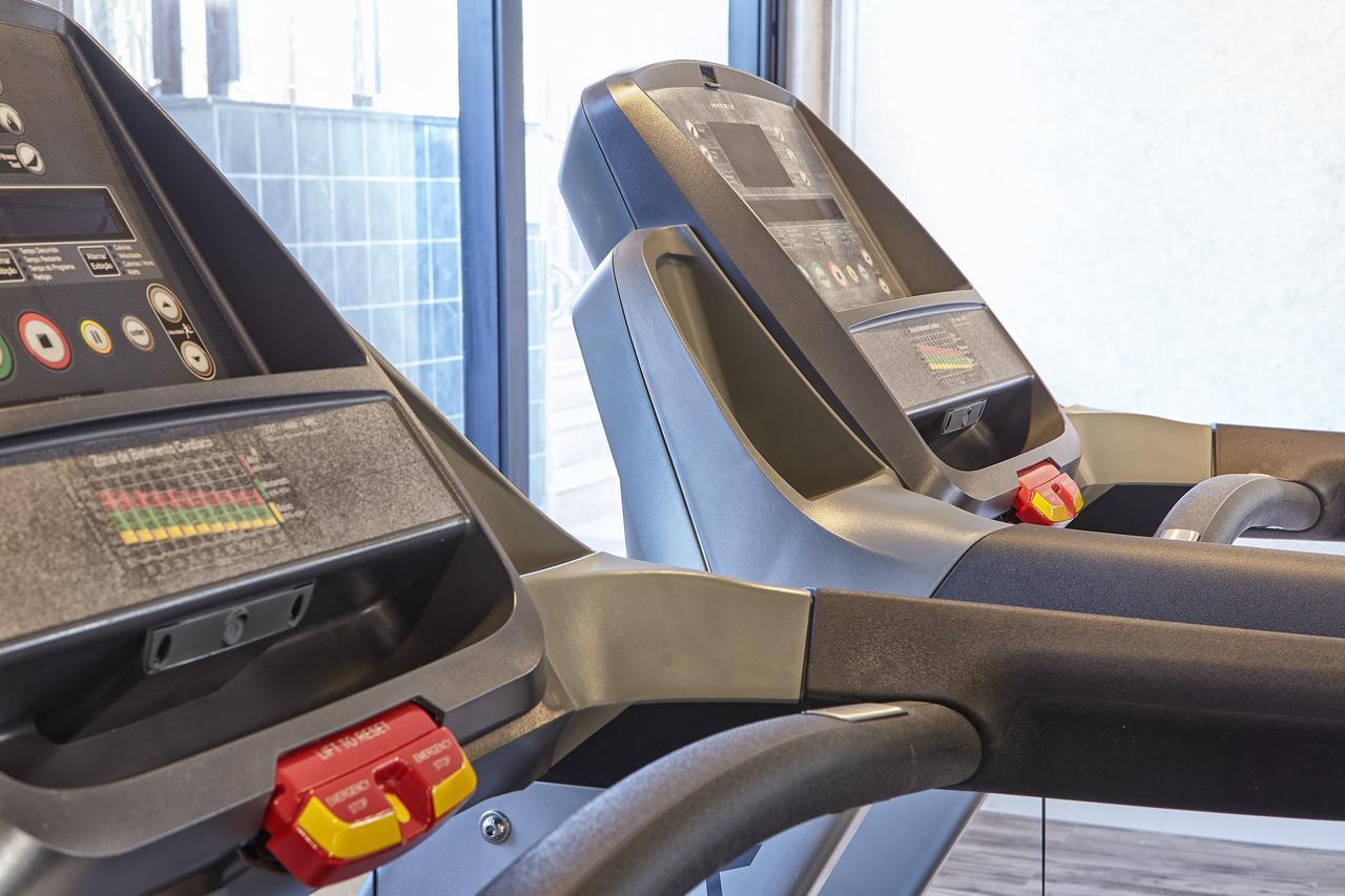 ホテル Radisson Rio De Janeiro Barra エクステリア 写真 A treadmill