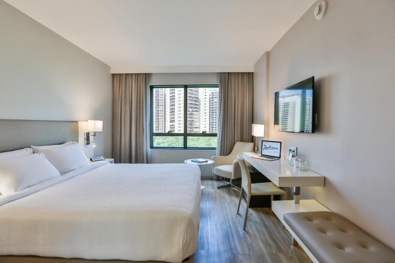 ホテル Radisson Rio De Janeiro Barra エクステリア 写真 A room at the hotel